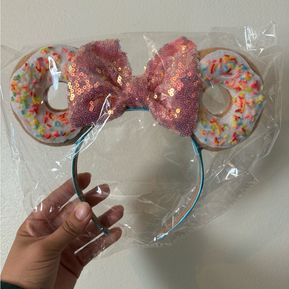 -SOLD- Minnie Mouse donut ears